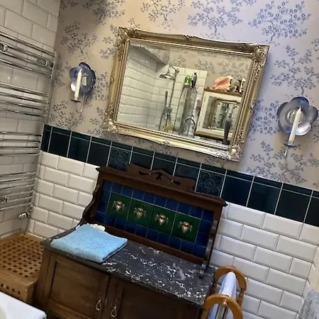 Very 2 Bedroom Flat In World Heritage Site