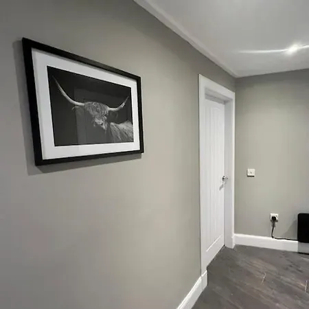 Murrayfield Stadium Basement ,murieston -3 Bed 3 Bath Edinburgh