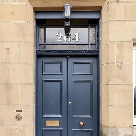 Daire Beautiful Victorian Close To The Botanical Gardens, Free Parking!