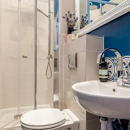 Apartment Beautiful Victorian Close To The Botanical Gardens, Free Parking!