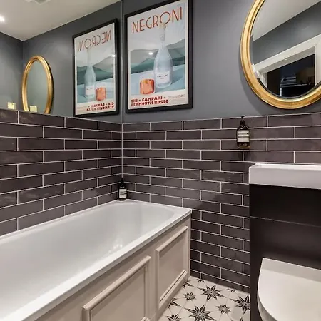 Beautiful Victorian Close To The Botanical Gardens, Free Parking!