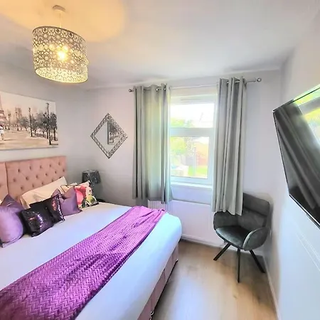 4 Bedrooms By Sensational Short Lets & Serviced