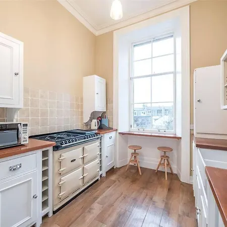 Beautiful & Bright 2 Bed Flat Murrayfield