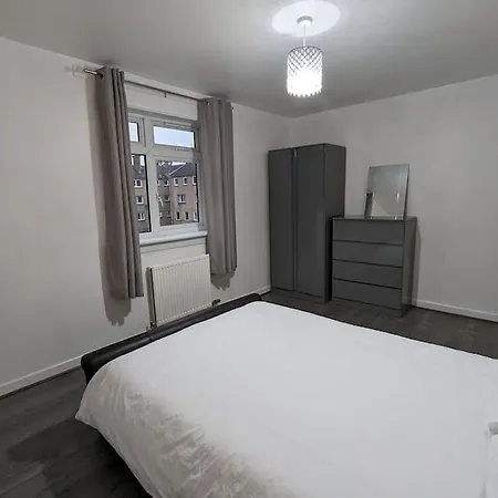 3 Bedroom Sleeps 8 * אדינבורו