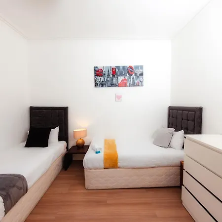 Desirable By The Centre * Эдинбург