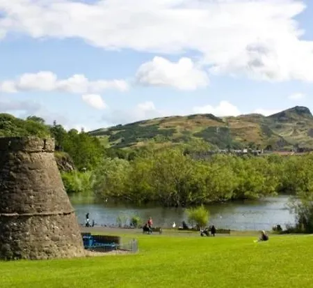 Spacious Retreat At Prime Location With Free Parking& Balcony