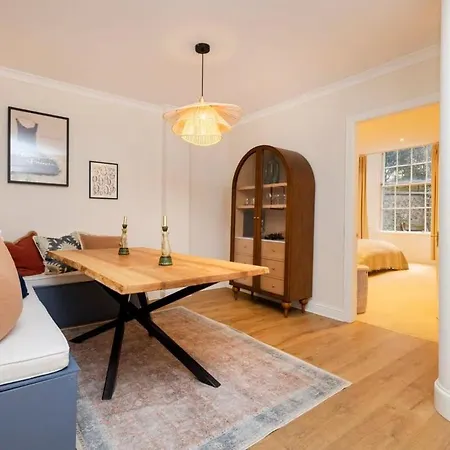 شقة Spacious 2 Bedroom Gem & Garden *