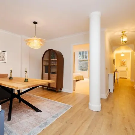 Spacious 2 Bedroom Gem & Garden شقة إدنبرة