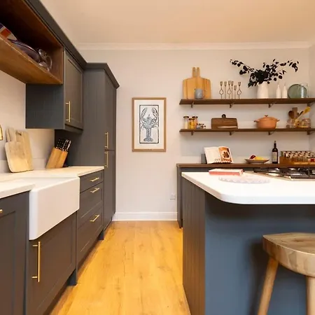 Spacious 2 Bedroom Gem & Garden إدنبرة