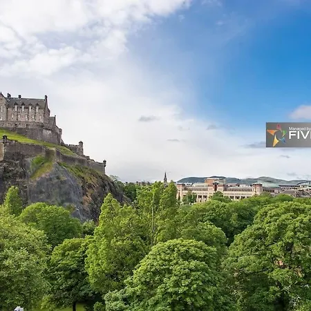 Cool Urban With Stunning Castle Views *