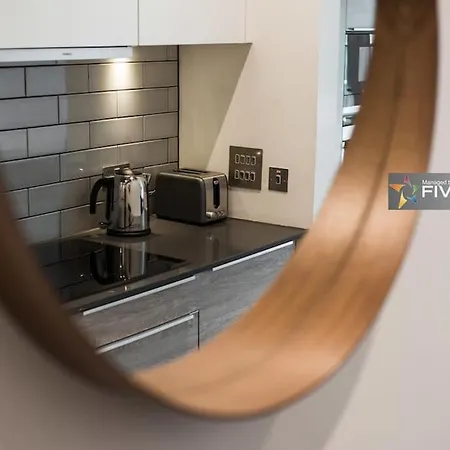 Cool Urban With Stunning Castle Views Apartment