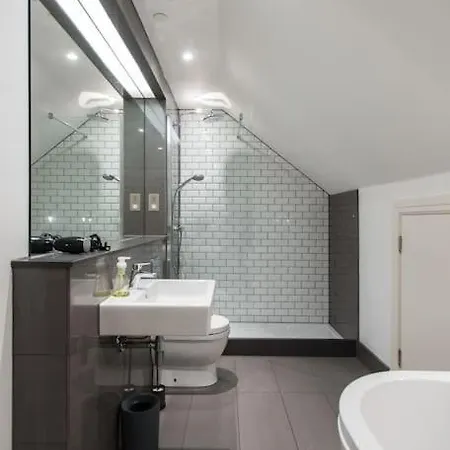 Cool Urban With Stunning Castle Views Apartment