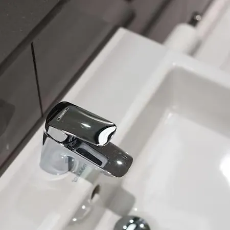 Cool Urban With Stunning Castle Views * Edinburgh