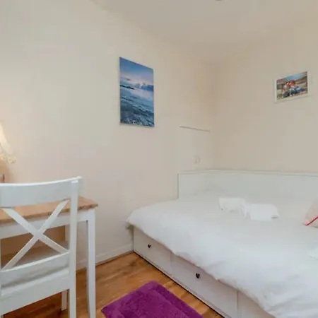 Pass The Keys Spacious Murrayfield Flat Edinburgh