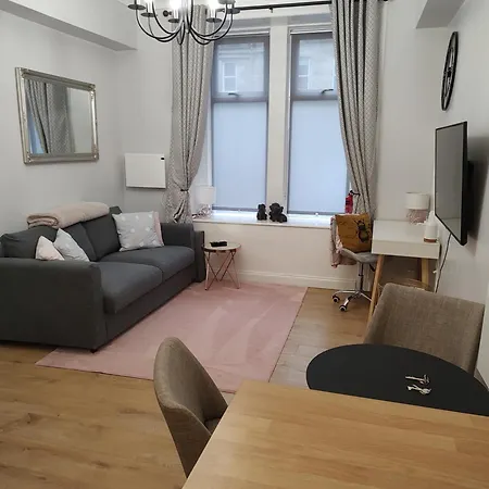 K R Sweet One Bedroom Flat Edinburgh