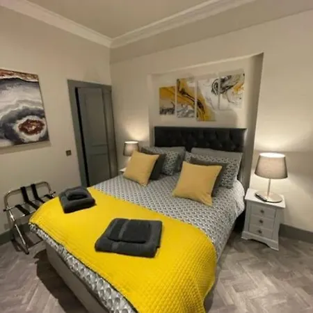 Daire Complete Centre Comfort Edinburgh
