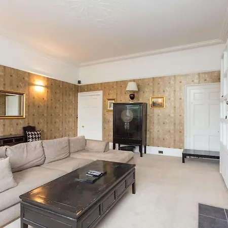 Prime Centre - 4 Bed Penthouse *