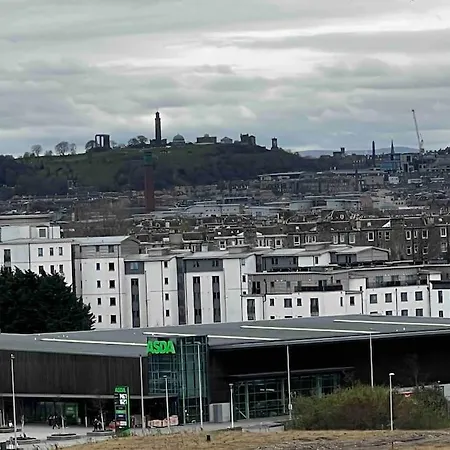 Spacious Penthouse Edinburgh