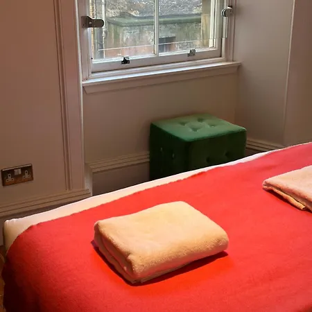 Modern Flat With Views By The Royal Mile *