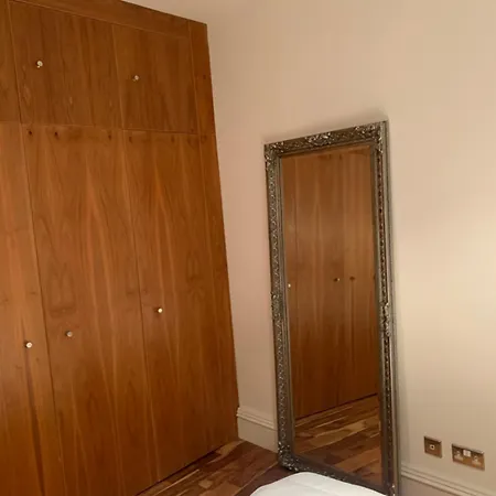 Modern Flat With Views By The Royal Mile *