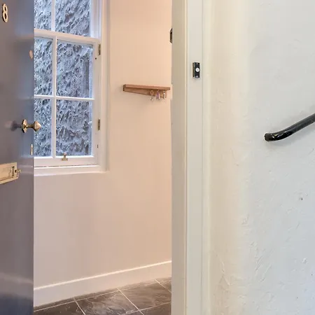 West Bow Апартаменты