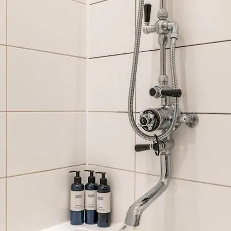 Holyrood Park: Lush & Arty 2 Double Bed Flat Lejlighed Edinburgh