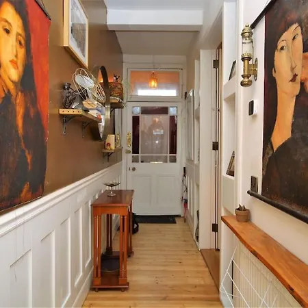 Holyrood Park: Lush & Arty 2 Double Bed Flat エディンバラ