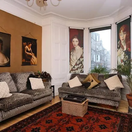 Holyrood Park: Lush & Arty 2 Double Bed Flat アパート エディンバラ