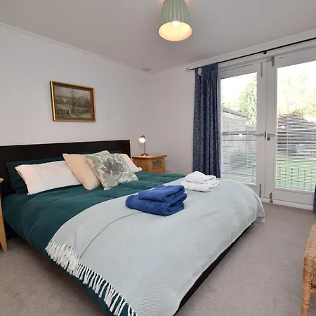 3 Bed In City Centre E1986 *