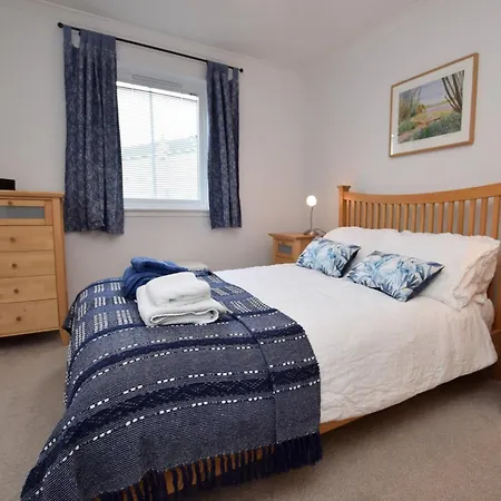 3 Bed In City Centre E1986 Edinburg