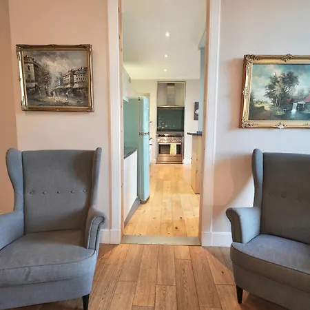 Spacious 2 Bed Next To Royal Mile & Waverley Apartment Edinburgh