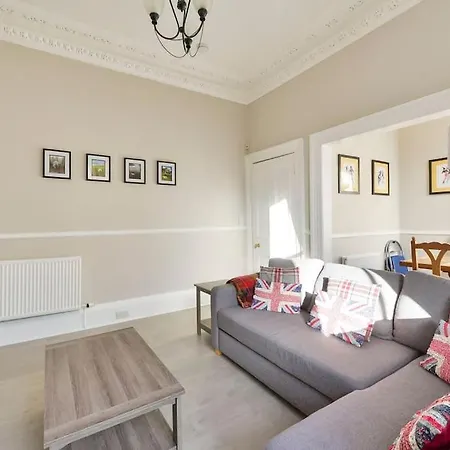 George Iv Bridge - Superbly Located 3 Bedroom!