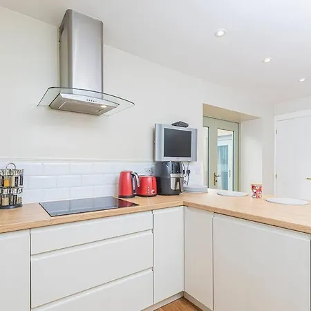 The Gate House - 3 Bed & Parking 别墅