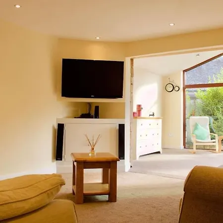 Arthur St - Spacious 3br House W Parking In Leith Edimburgo