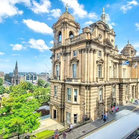 Апартаменты Modern Flat With Views By The Royal Mile Эдинбург