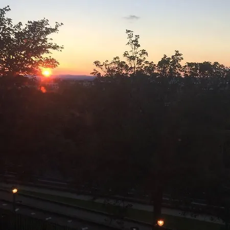 Апартаменты Modern Flat With Views By The Royal Mile