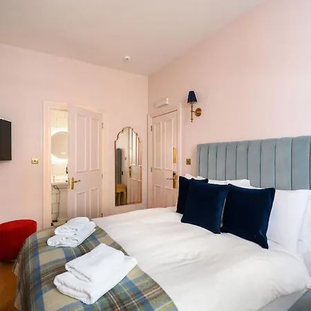 Queen Charlotte 3* Edimburgo