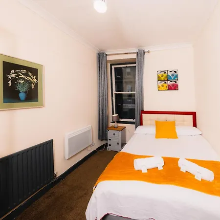 Cozy Old Town 4 Bedrm Apartamento