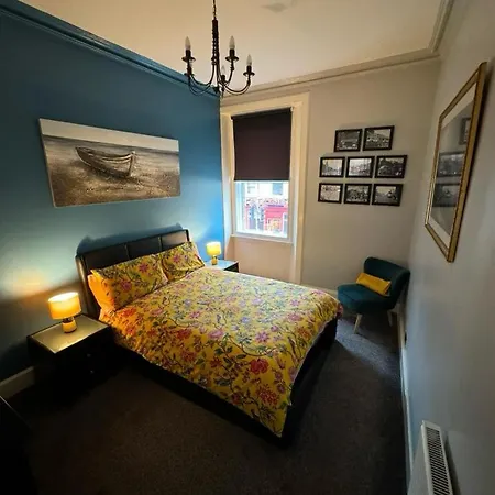 Two Bedroom With Free Side Street Parking 24