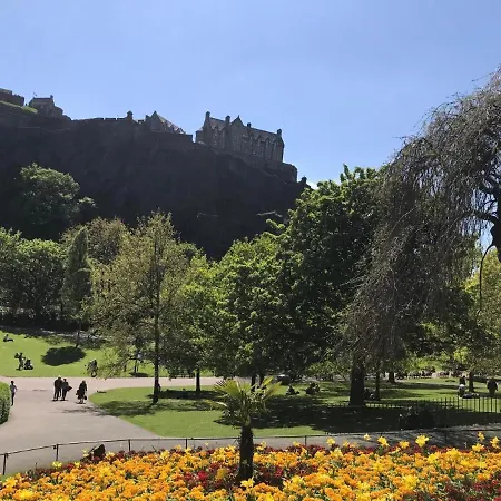 1 Bedrooms Flat In Haymarket, Heart Of Flat Sleeps 4 , * Edinburgh