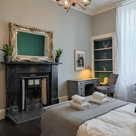 Beautiful Georgian New Town 2 Bed 公寓 *