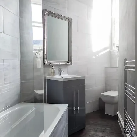 Beautiful Georgian New Town 2 Bed Apartamento *