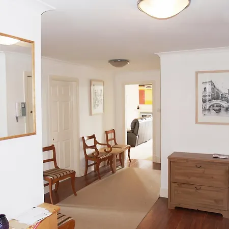 Royal Mile Mansions *