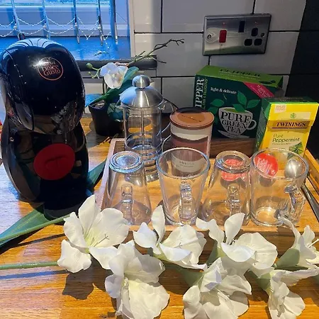 Tatil Evi Dreghorn House 5 B-rooms 9 Beds 3 Toilets 2 Showers,1 Bath 2 Receiption Secure Free Parking 233 Wifi *