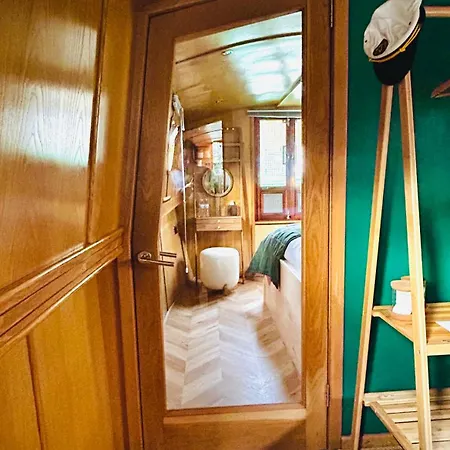 - Houseboats אדינבורו