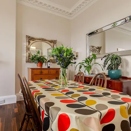 Stylish Victorian Apartment's Close To The Botanical Gardens, Free Parking! Edinburgh