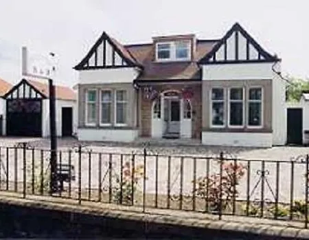 Milton House Hotel 3*