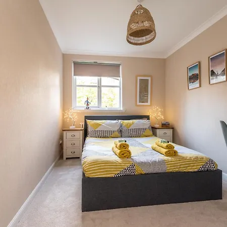 Cosy Roseburn Apartment, - 2 Bedrooms, Free Parking *