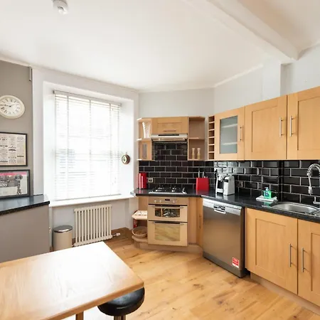 Charming Grassmarket 1 Bed Castle Pad 公寓 *
