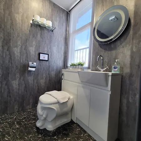 - Gilmore בית הארחה 3*